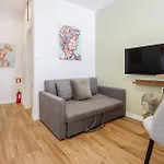 Riverville Apartment *